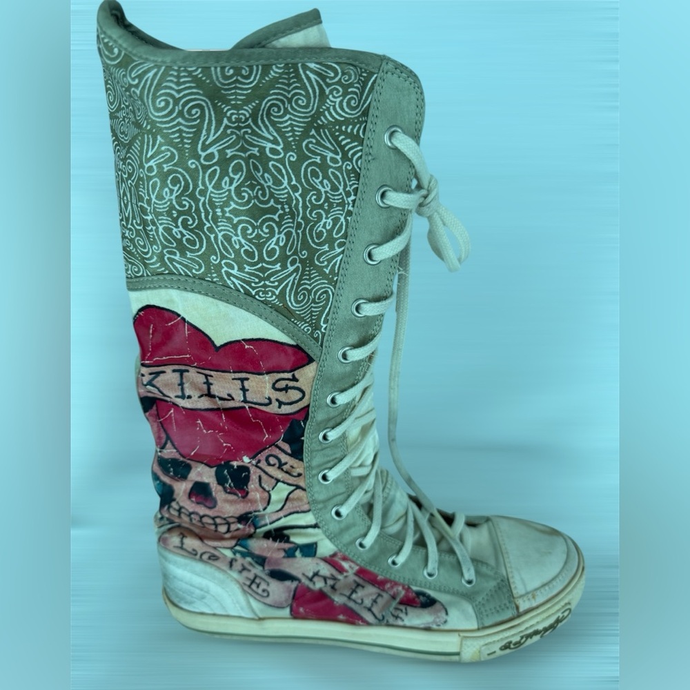 Vintage Ed Hardy Women's Lace up sneakers